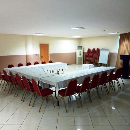 Room In Lodge - Golden Royale Hotel Enugu Esterno foto