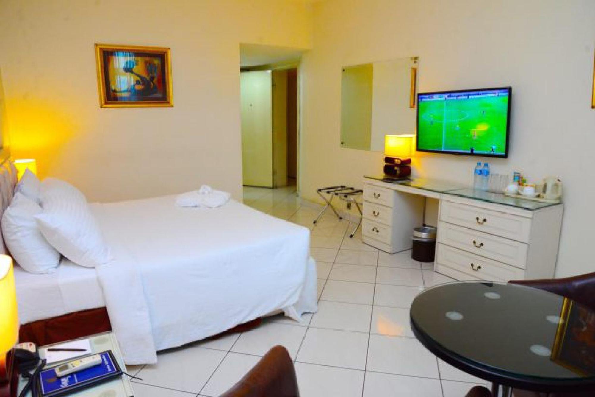 Room In Lodge - Golden Royale Hotel Enugu Esterno foto