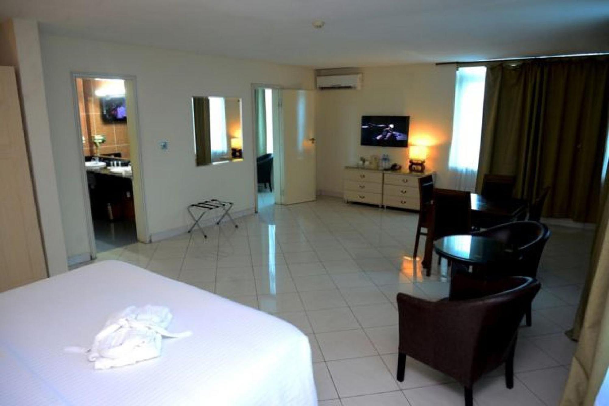 Room In Lodge - Golden Royale Hotel Enugu Esterno foto