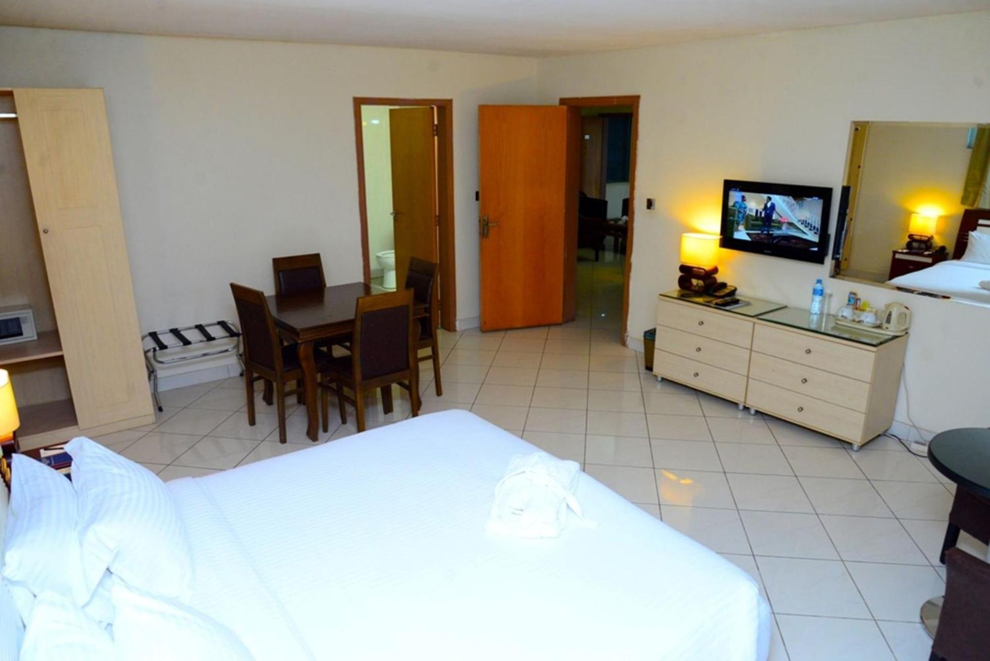 Room In Lodge - Golden Royale Hotel Enugu Esterno foto