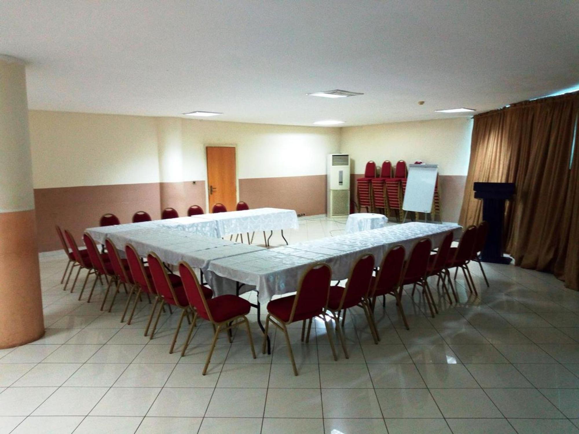 Room In Lodge - Golden Royale Hotel Enugu Esterno foto