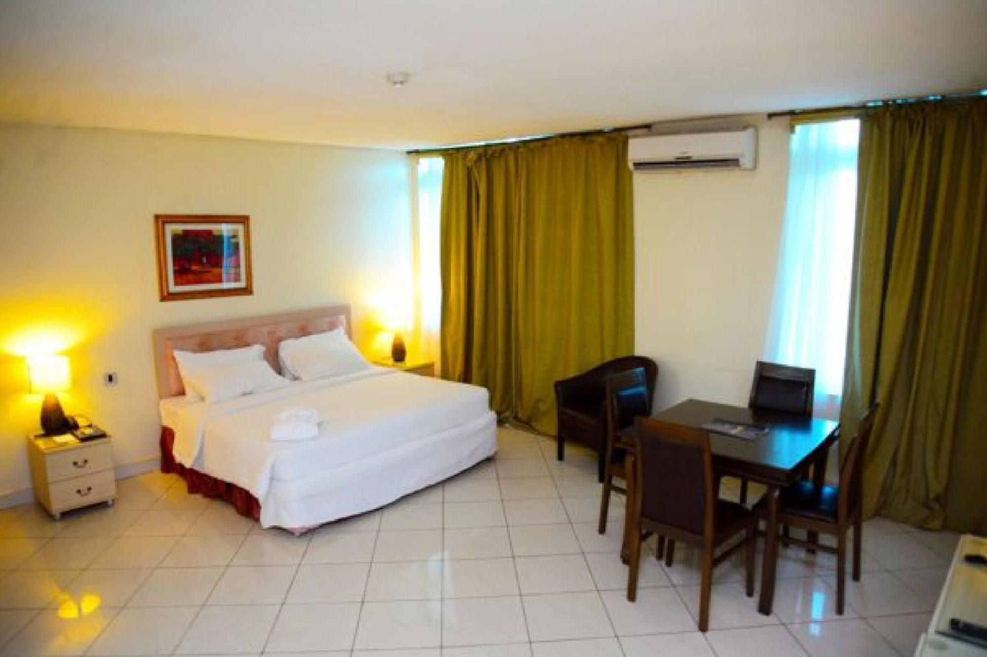 Room In Lodge - Golden Royale Hotel Enugu Esterno foto
